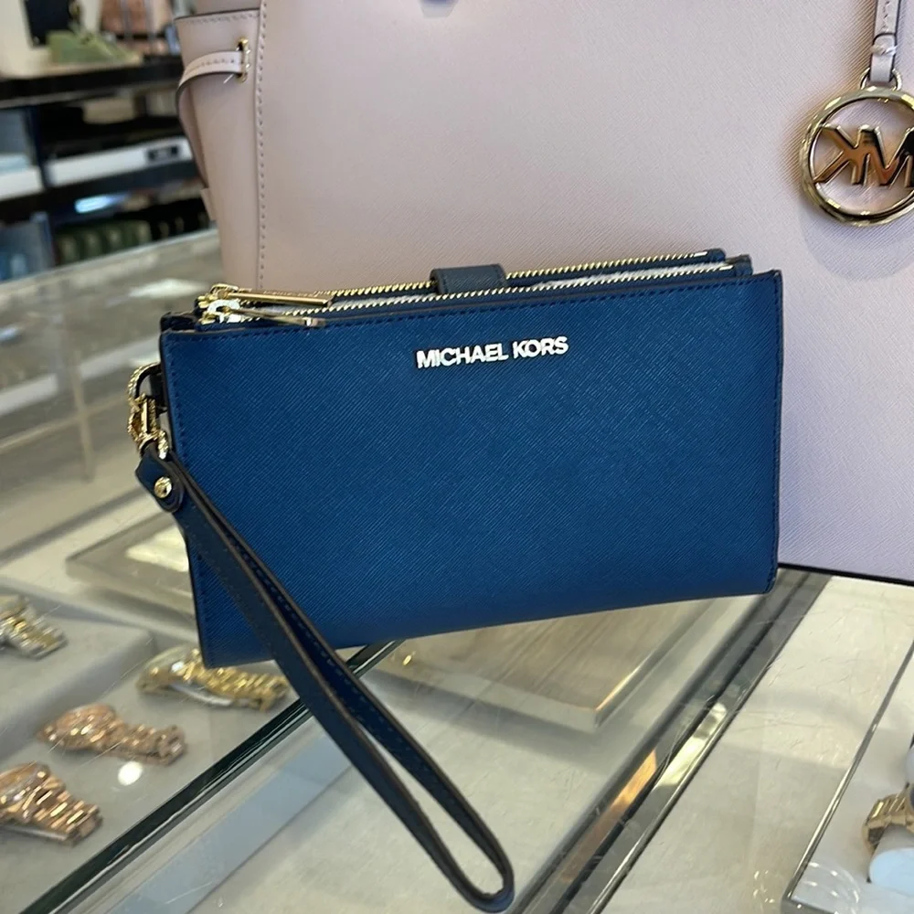 MICHAEL KORS LARGE DOUBLE ZIP WRISTLET WALLET PHONE CASE
Navy
NWT - Picture 12 of 16